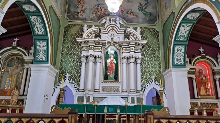 Altar de la Basílica Menor Santa Lucía Timotes